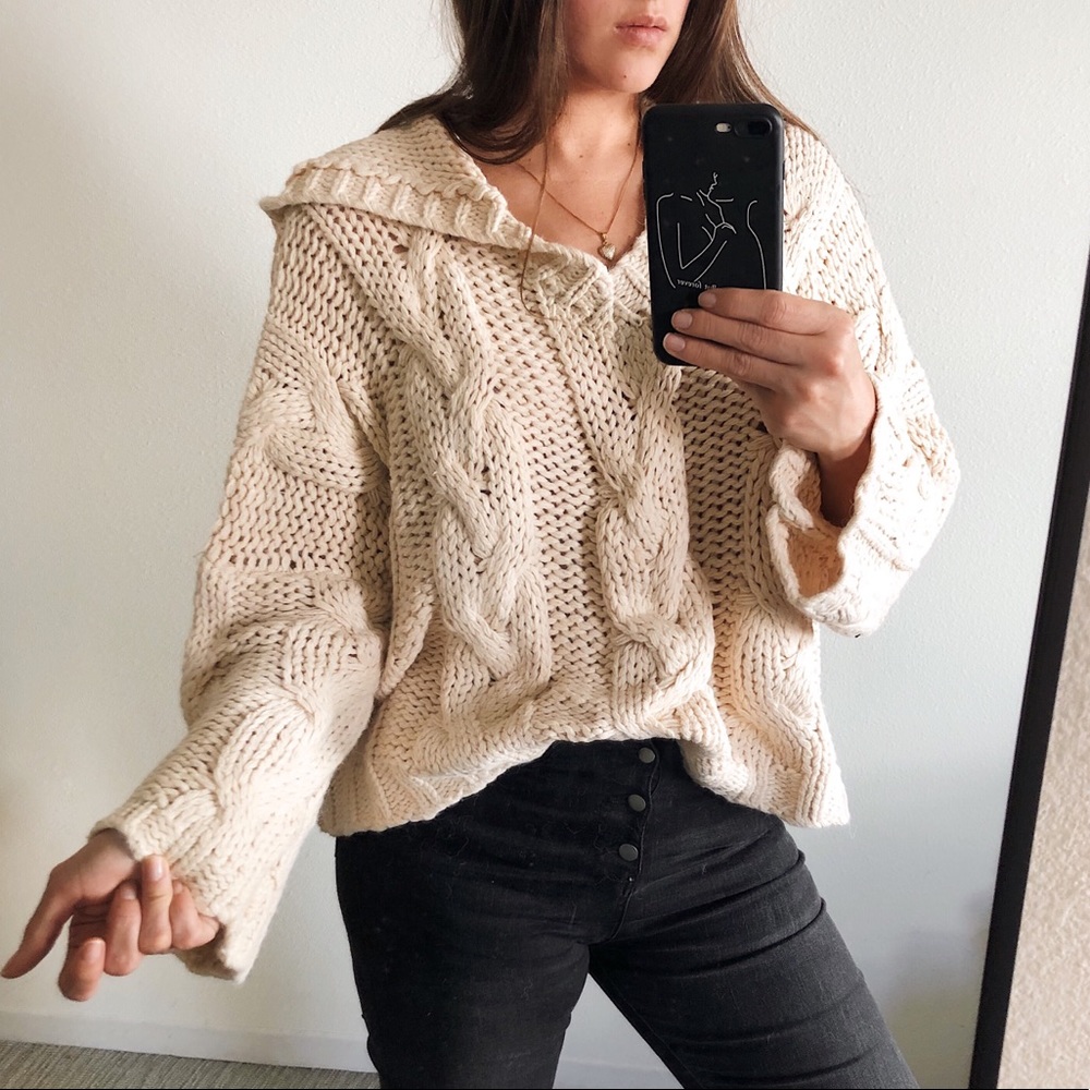 CABLE KNIT HOODED SWEATER - Picture 4 of 7